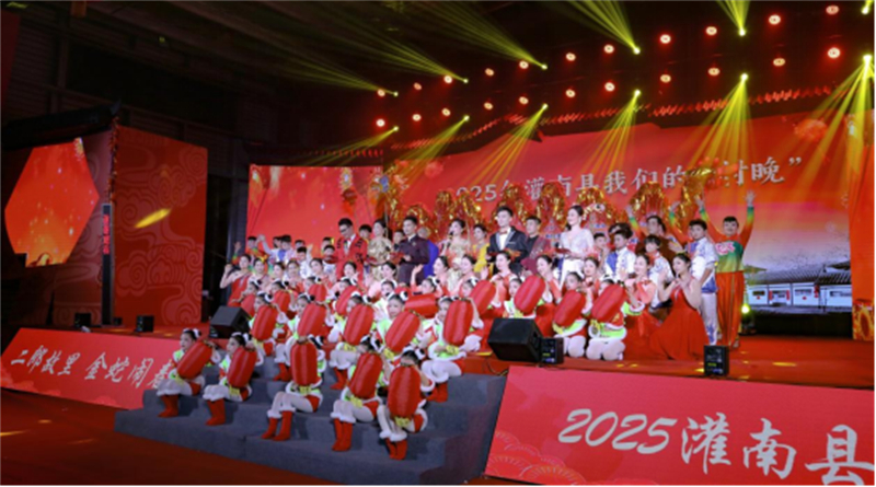 1737631429644441.jpg 改稿:灌南县2025 “村晚”盛宴热闹“开席” 欢歌笑语喜迎幸福年169.jpg