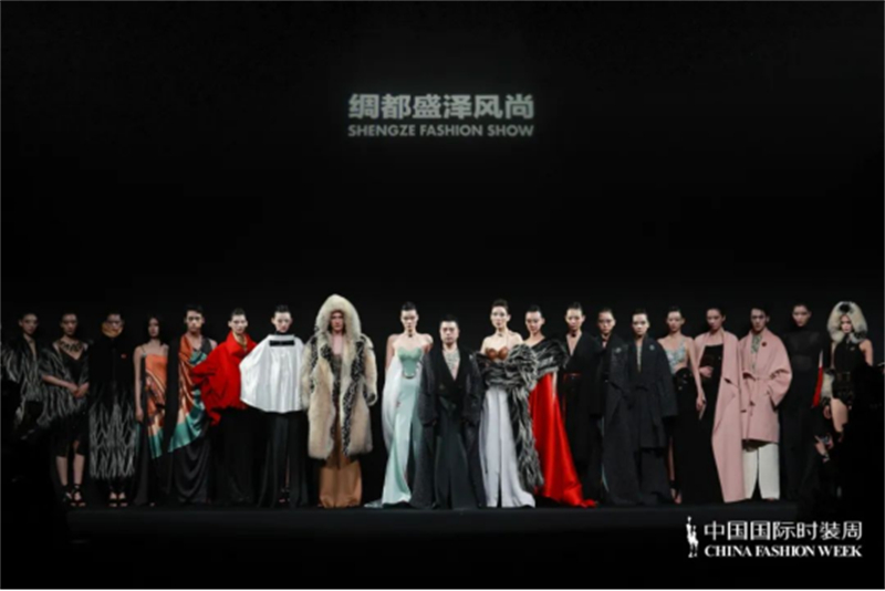 1743046010771830.jpg 多元时尚引领国际新风尚897.jpg