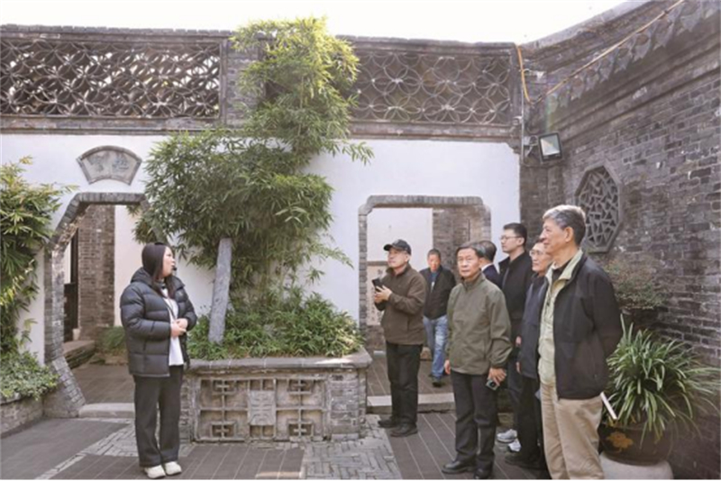 1743991273927847.jpg 一场艺术与城市的双向奔赴:“枝叶关情”诗书画名家走进江苏泰州采风984.jpg