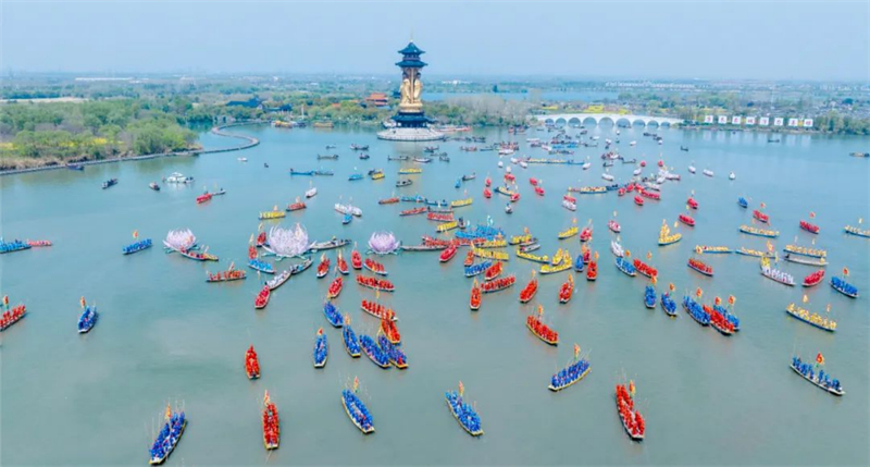江苏泰州：千篙万桨闹溱湖 百舸争流逐春潮1174.jpg