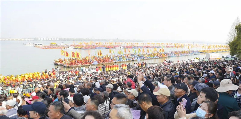 江苏泰州：千篙万桨闹溱湖 百舸争流逐春潮268.jpg