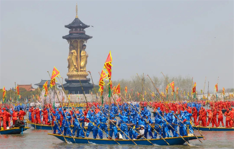 江苏泰州：千篙万桨闹溱湖 百舸争流逐春潮1064.jpg