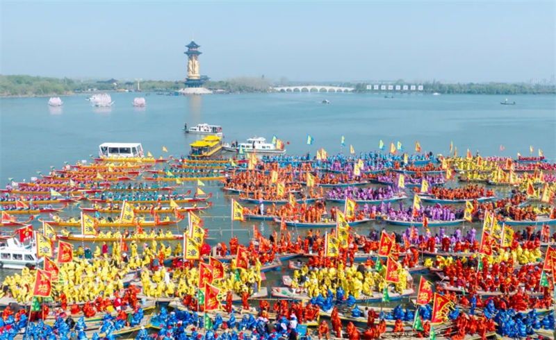 江苏泰州：千篙万桨闹溱湖 百舸争流逐春潮144.jpg