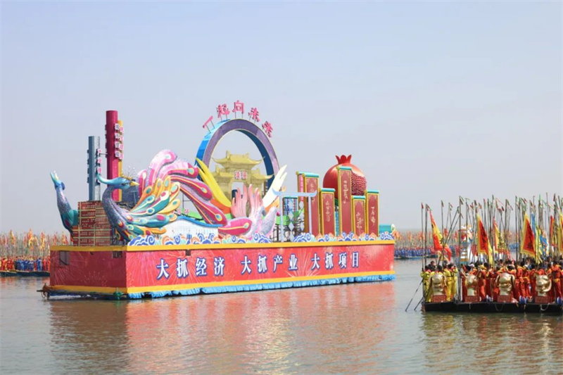 江苏泰州：千篙万桨闹溱湖 百舸争流逐春潮918.jpg