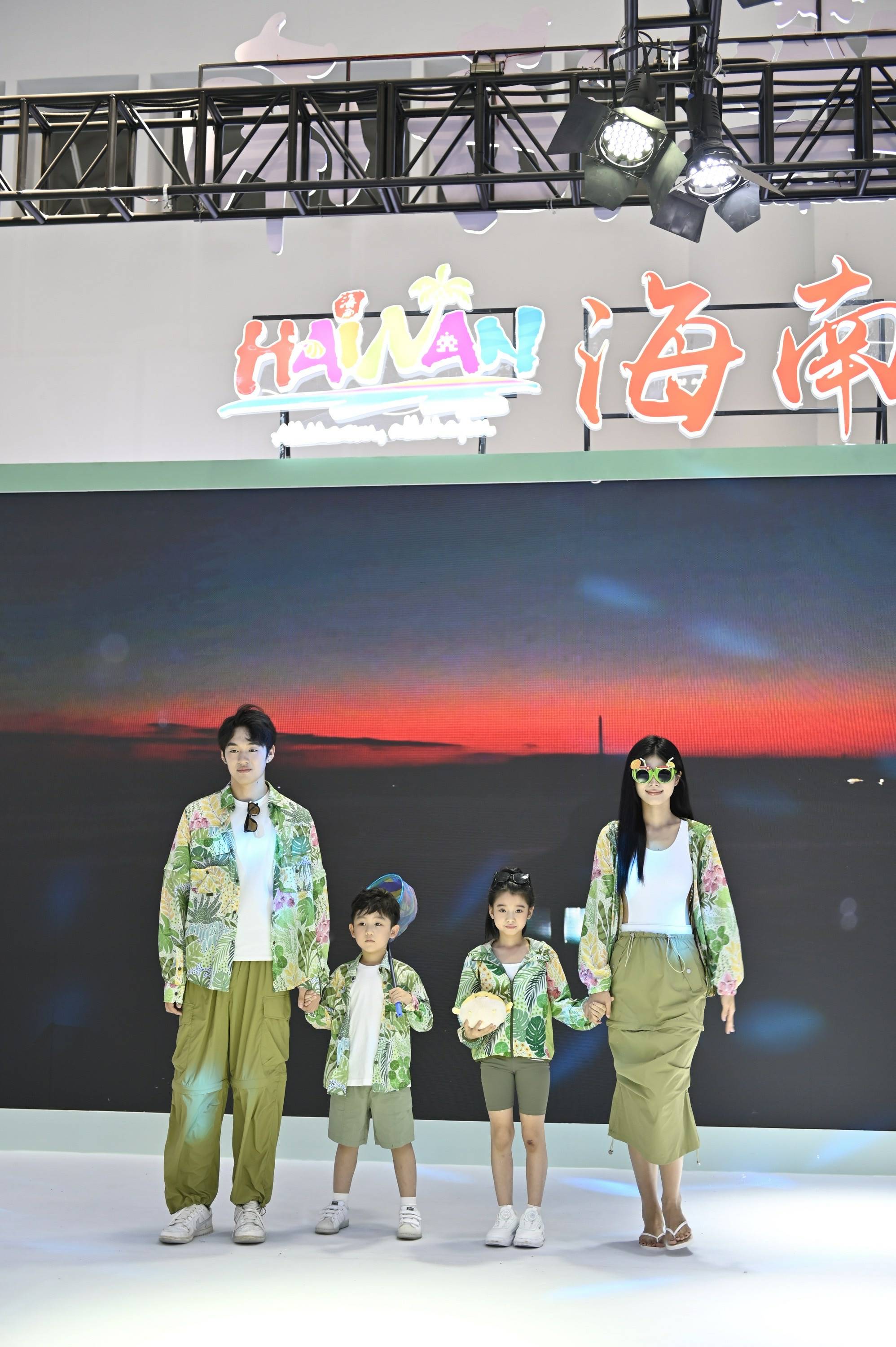 1744932745481350.jpg 陵水好礼2(1)_极速看图.jpg