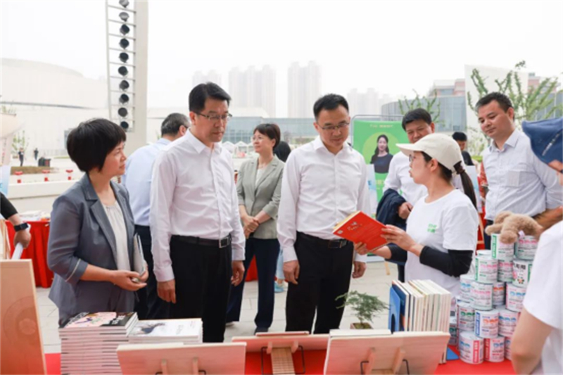 1745208793964649.jpg 江苏江阴:爱阅之澄 阅来阅好443.jpg