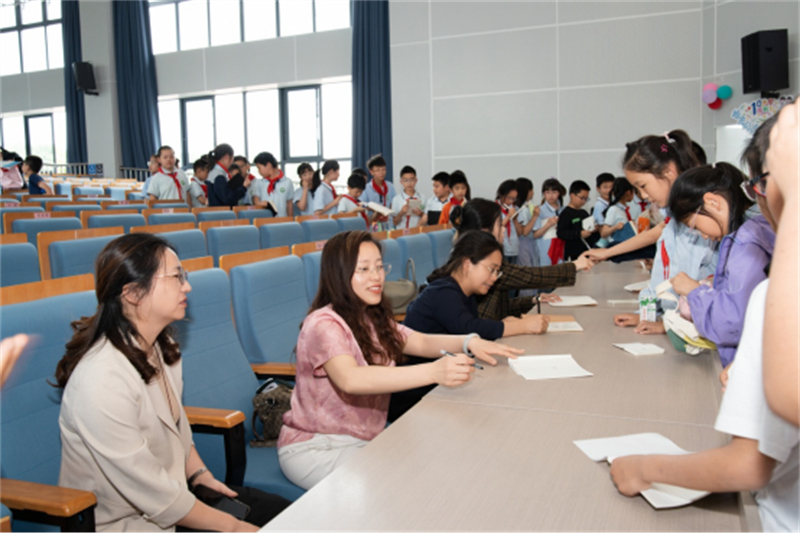 1747016203942360.jpg 第十四届“周庄杯”全国儿童文学短篇小说大赛颁奖仪式顺利举办1161.jpg