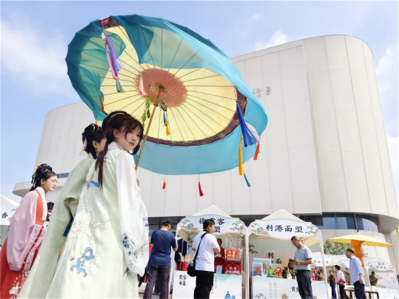 1747625469946946.jpg 第二十届徐霞客国际旅游节开幕430.jpg