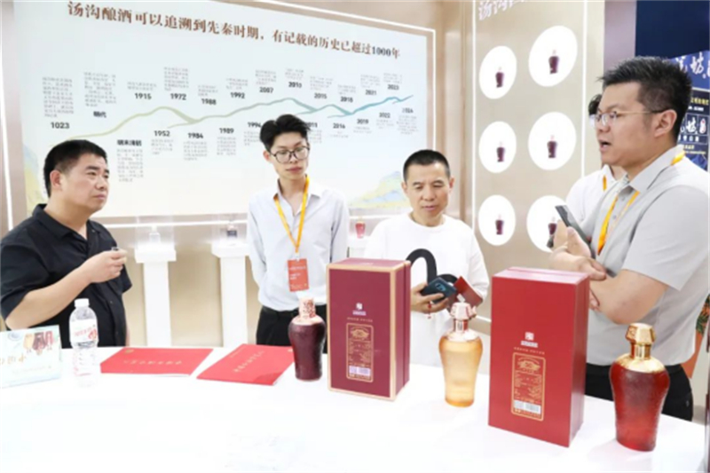 1750833148351613.jpg 汤沟亮相2025第十五届中国(南京)国际糖酒食品交易会699.jpg