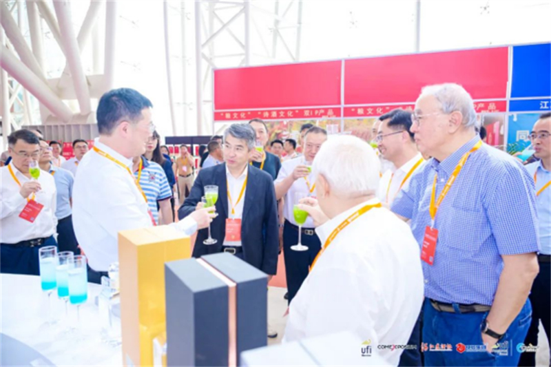 1750833095154008.jpg 汤沟亮相2025第十五届中国(南京)国际糖酒食品交易会342.jpg
