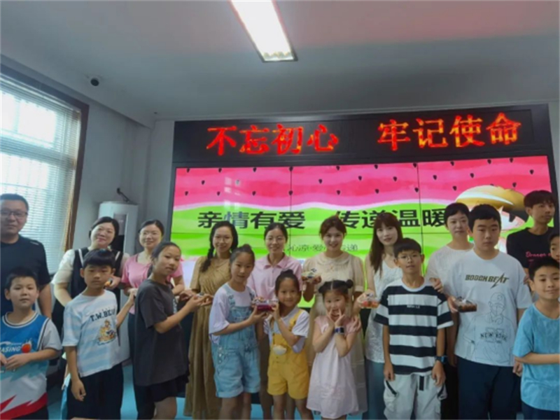 1753244045274614.jpg 江阴璜土镇高栗村:躲进书里过夏天 童手传递清凉意573.jpg