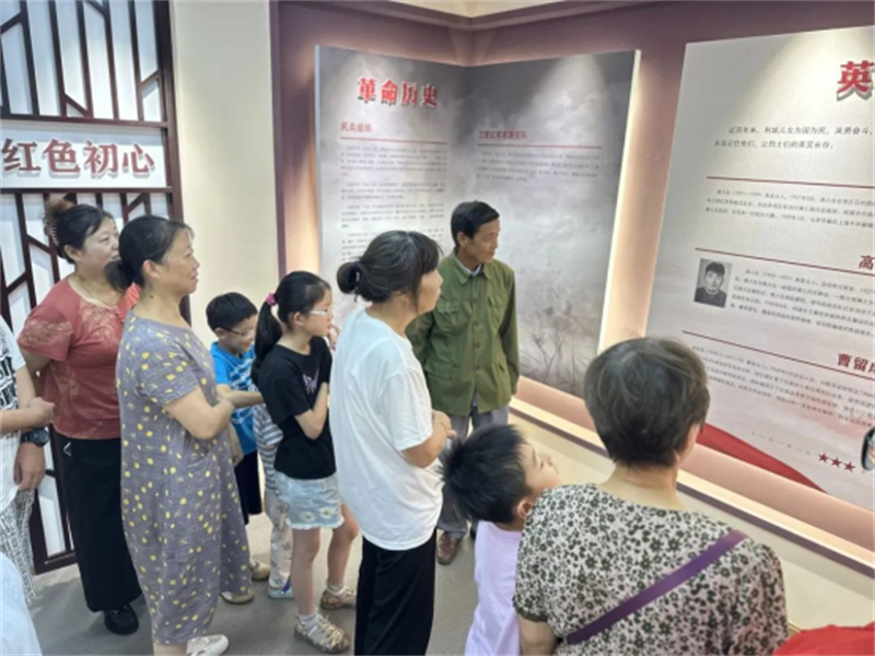 1754895946352803.jpg 江阴璜土镇利城村:红色基因代代传 童心向党筑军魂548.jpg
