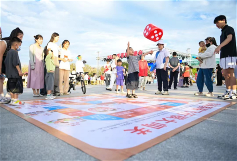 1755077058833356.jpg 城乡共舞点亮星夜 文明新风吹进心间557.jpg