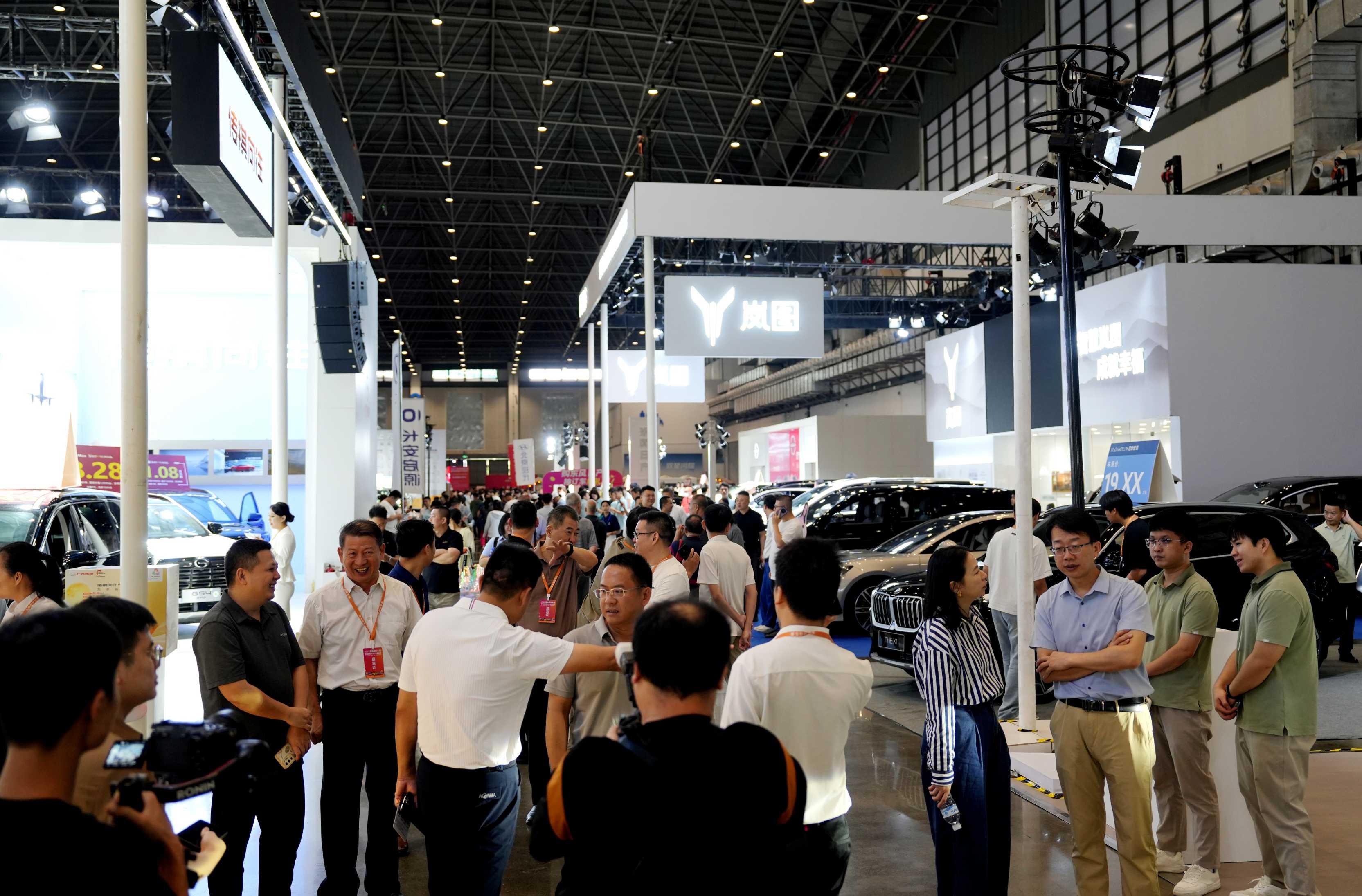 1759213127340039.jpg 2025海南国际车展暨智能新能源汽车展现场 (1).jpg