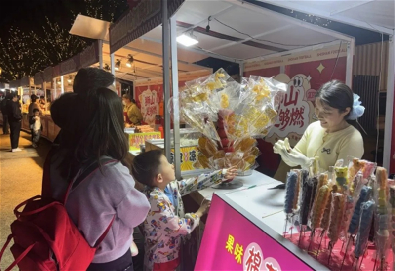 1778467141277921.jpg 足球狂欢遇上市井烟火 狮山第二现场承包苏州夏夜快乐1068.jpg