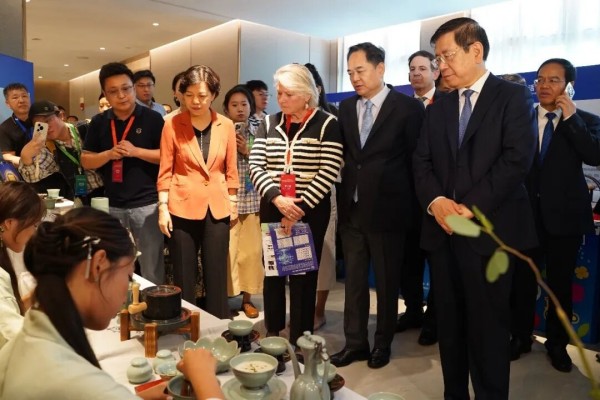 1782195890401047.jpg 汝瓷1.jpg