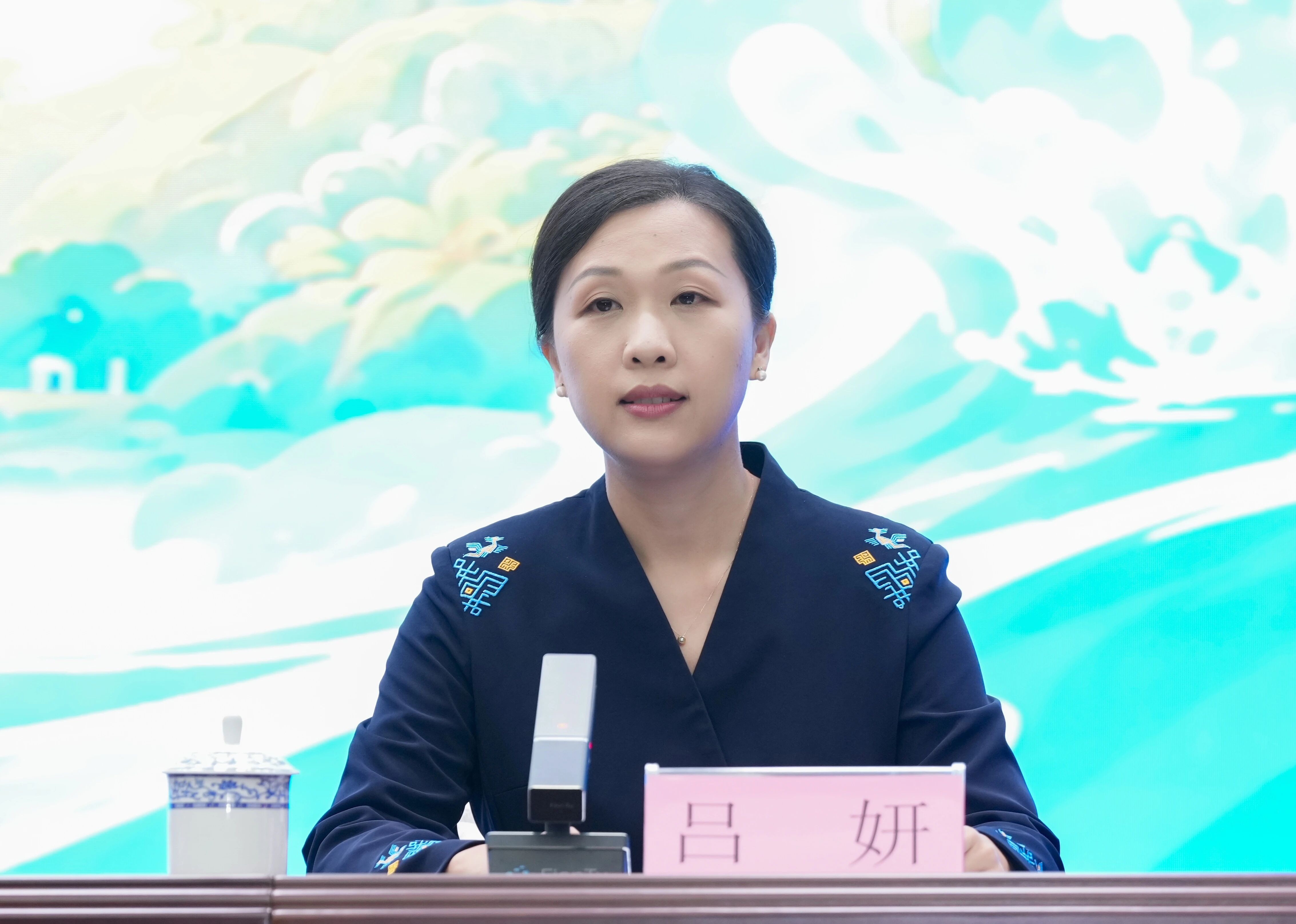 吕.jpg