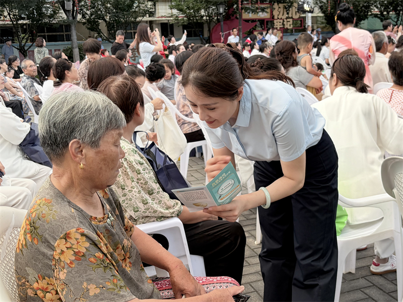 南京银行连云港赣榆支行存款保险宣传走进“金色奇迹”才艺大赛.jpg