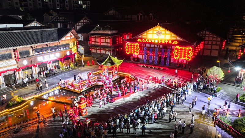 1785809558733452.jpg 土家婚嫁表演.JPG