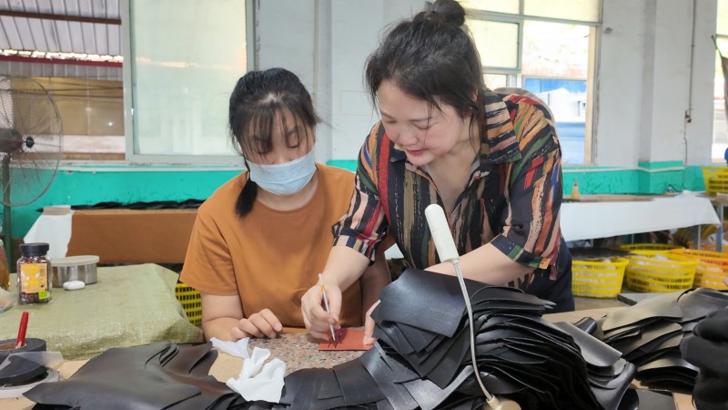 1785986346805504.jpg 专人手把手教学.jpg