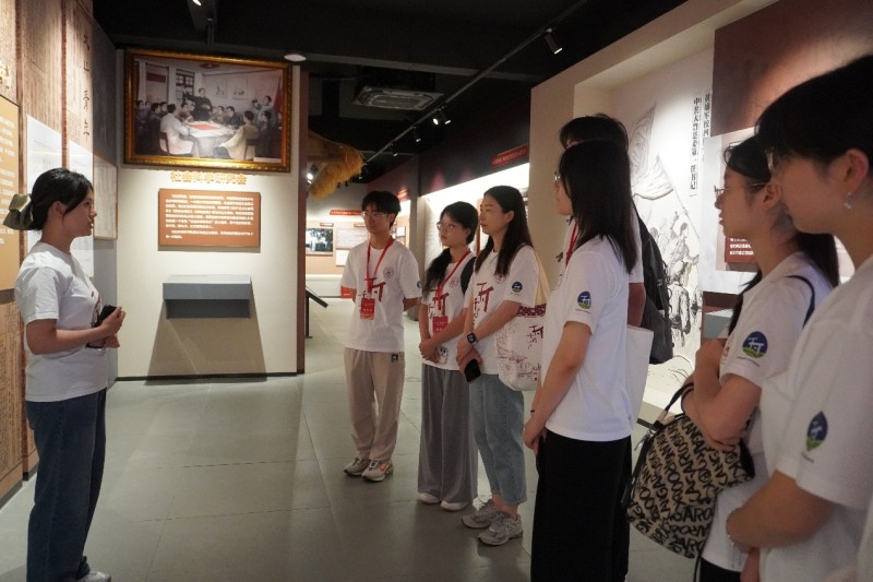 1786587736623679.jpg 队员调研现场3.jpg