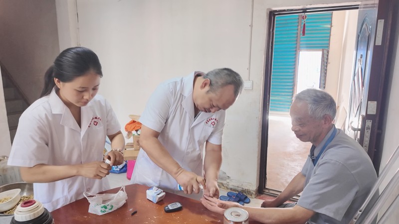 4涵水镇、白衣镇卫生院送医上门 (4).jpg