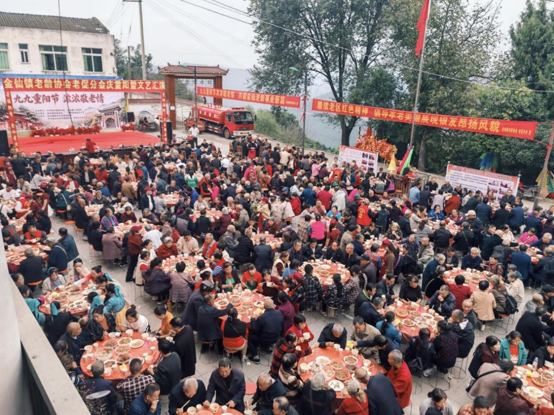 (图4为金仙镇敬老宴) 配图4