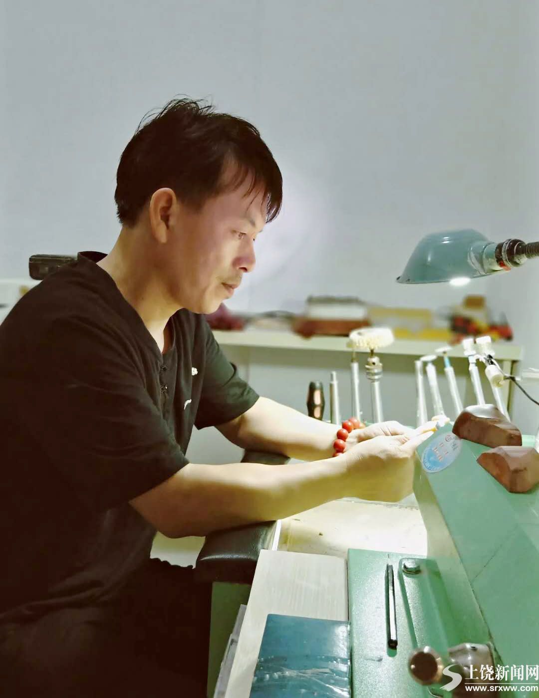 巧手勾勒精彩人生 李双平获评江西"能工巧匠"_消费日报 - 贴近民生 服