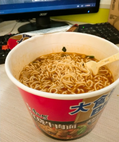 视点    方便面的花样口味当然不是唯一的追求,    "今天减肥,馋泡面?