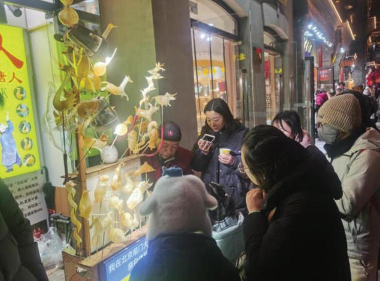 骏马贺新春 寻“京”彩年味