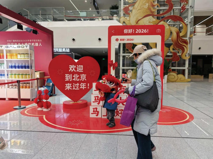 新春走基层 | 北京：在车站新春文化市集“打卡”年味