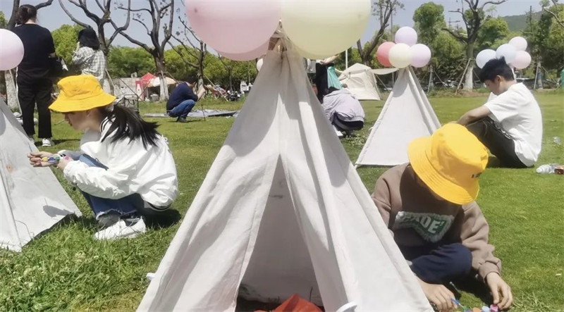 江苏省江阴市云亭街道儿童关爱之家开展彩绘帐篷户外活动