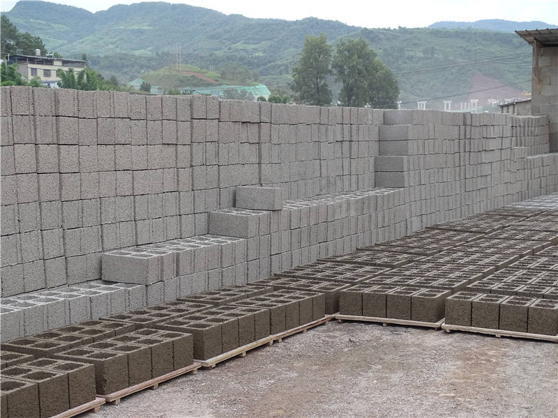 有工人5个,砖厂秉承"专业经营,安全生产"的经营理念,以生产空心砖