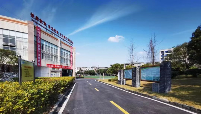 四川成都洛带中学三对一创新型公立高中管理模式全面提升