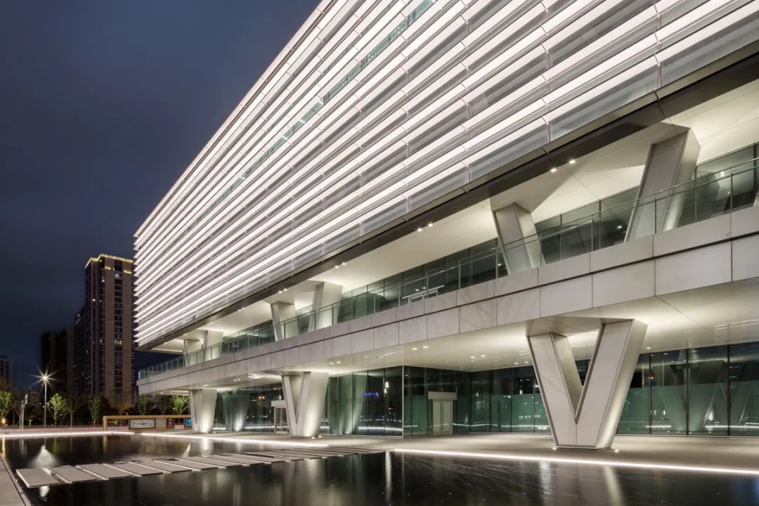 宁波国华金融大厦是美国som设计,宁波市区最高的建筑之一,也是宁波