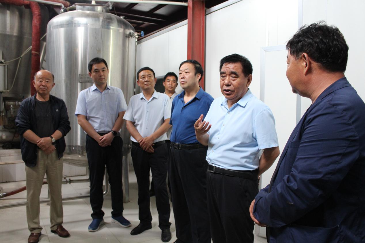 方城县"四宜"城市建设促进会执行主任毕新民一行到广阳镇调研特色产业