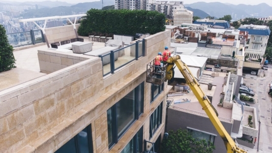 MasterClean专业护航：幕墙清洗找海富，楼宇光彩人人夸！