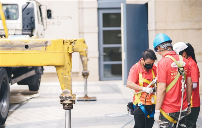 MasterClean专业护航：幕墙清洗找海富，楼宇光彩人人夸！