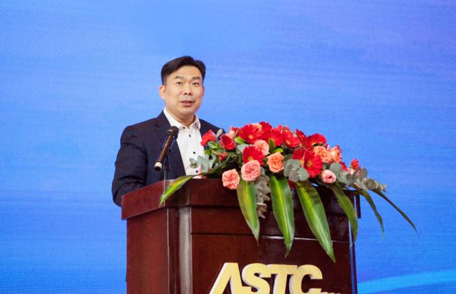 (中国家用电器研究院院长,《家电科技》杂志社社长刘挺致词)