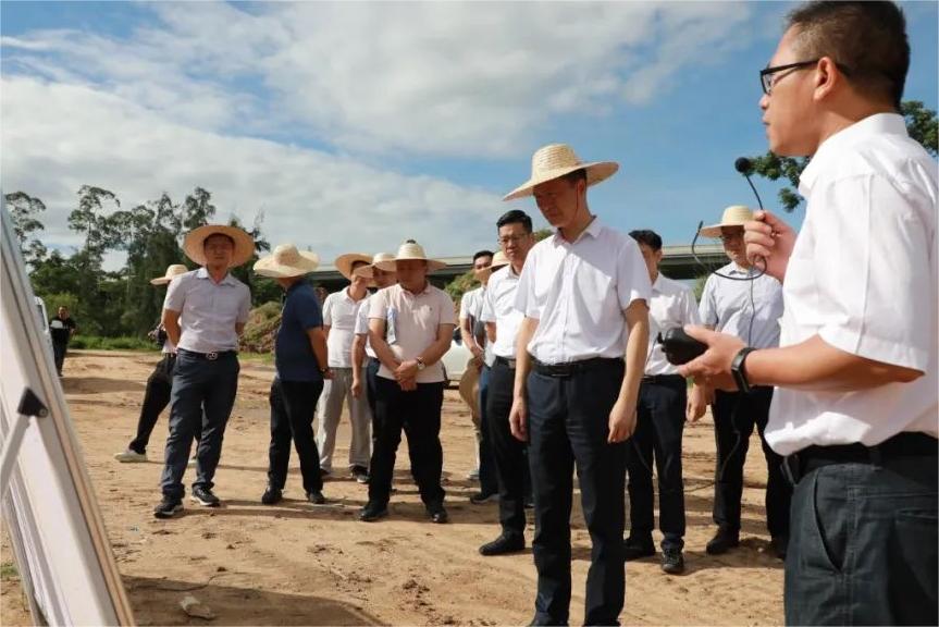 海南省定安县人民政府县长冯云飞率队调研水系连通及水美乡村试点县