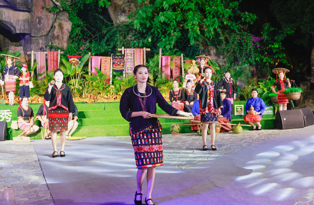 海南五指山民族时装村秀毛阳镇专场跨时空对话海南1949