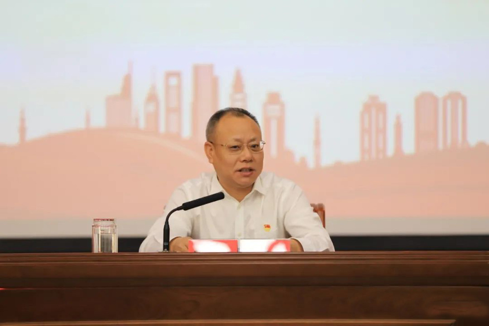 海南省定安县委书记刘峰松讲授主题教育专题党课