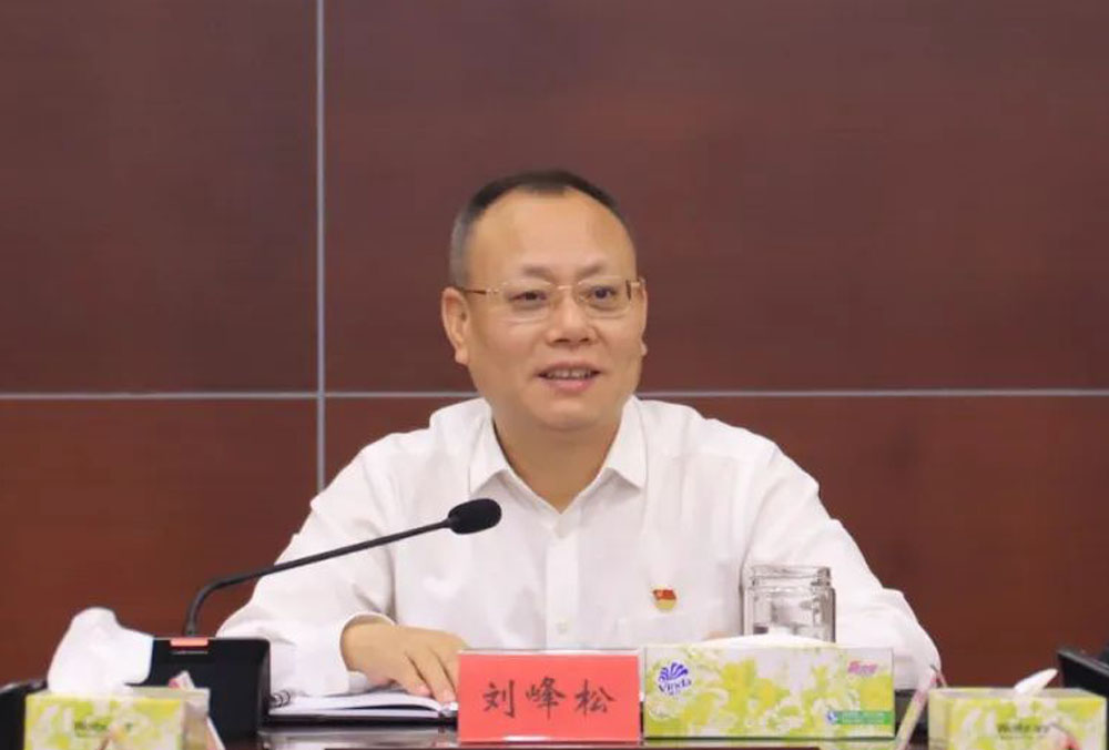 刘峰松指出,县属国有平台公司在推动县域经济社会高质量发展中起着至