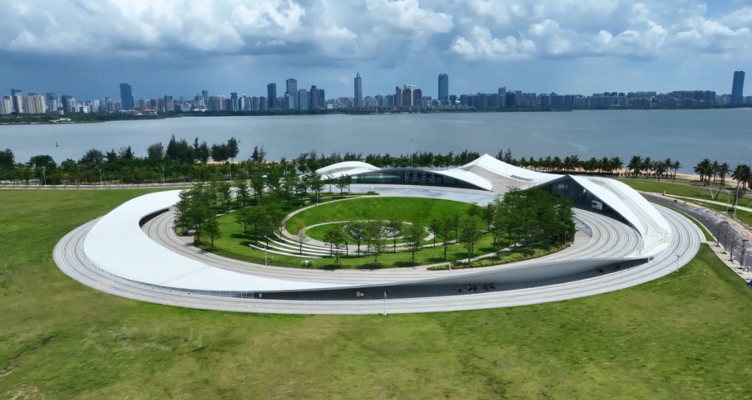 阳春三月海口美兰道路景观公园绿地多姿多彩