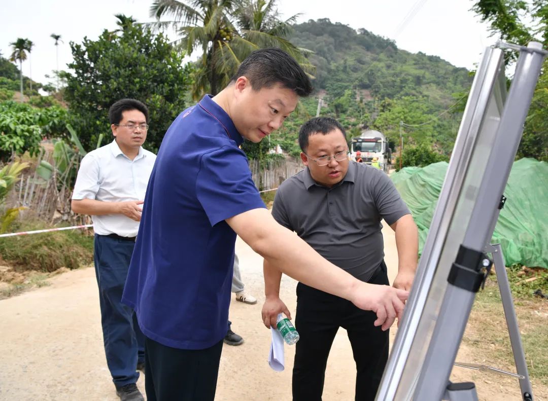 陵水县委书记吴海峰调研生态环保和六水共治等工作