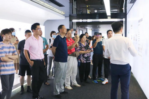 施强集团党委书记,董事长虞陆平及二十余位福州市民办教育学校董事长