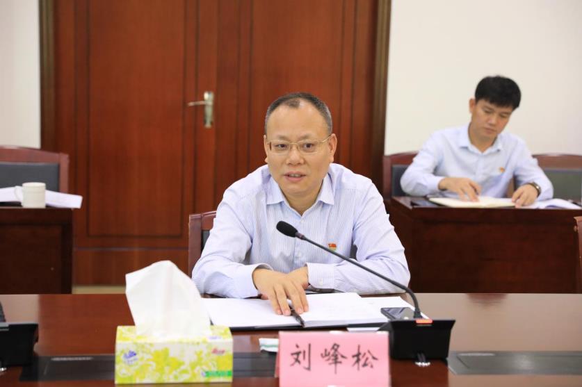 毛景慧  申军)5月18日,海南省定安县委书记刘峰松,县委副书记,县长