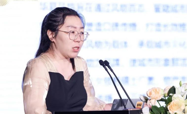 中外企业家联合会秘书长,北京市朝阳区外商投资协会会长张薇作为主持