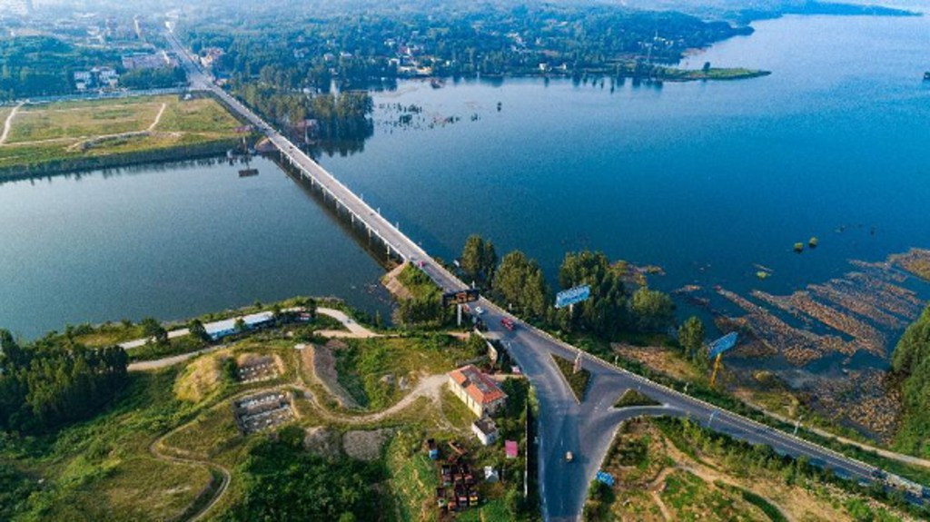 河南鲁山县一笔一画皆秋景五颜六色绘山城