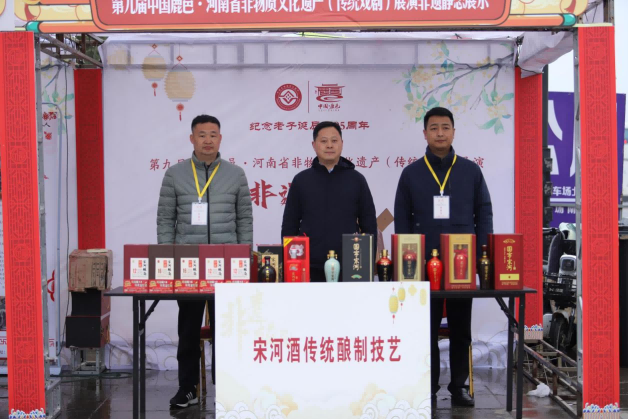 伴随着祈福气球缓缓升空,第九届中国鹿邑·河南省非物质文化遗产(传统